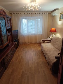 Здається світла затишна 2 кім. квартира 4/16,метро Харківське 5 хв. цінв 15000 грн.