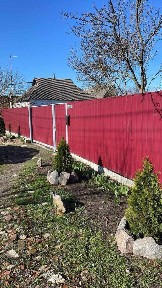 Продам будинок в Охтирці з усіма інженерними системами. Є також інші будівлі.