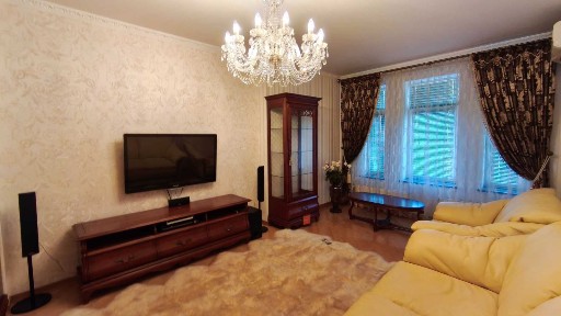Продаж 3-кімнатної квартири в центрі нашого славного міста.
