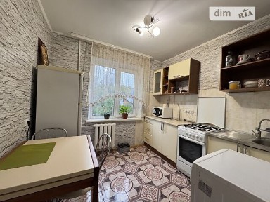 Здам в оренду кімнату на вул. Степана Бандери 16 довгостроково • ID 35052254