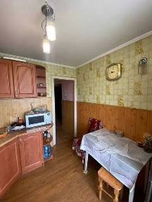 Продається 2 кімнатна квартира у житловому стані по вул. Коновальця
