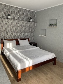 По добово двокімнатна кв в р-н Центрального ринку