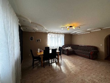Продається 3 кімнатна квартира в м. Тячів