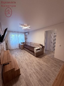 Продаж трикімнатної квартири центр площа Соборна 7