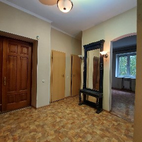 Продається 3кім. сталінка