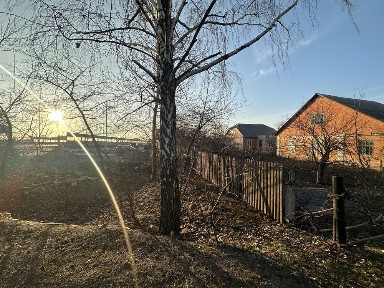 Продам будинок з територією біля траси Харків- Київ.