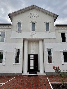 Ексклюзивна пропозиція! Садиба з новим ремонтом та великою ділянкою.
