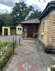 . Продаж великого цегляного будинку з великою ділянкою у с. Сагунівка.