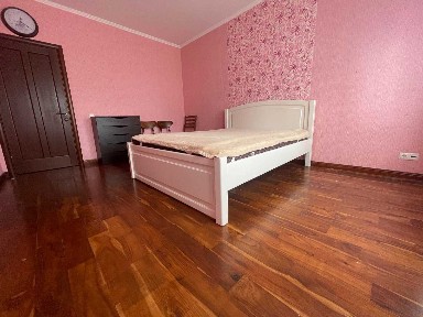 Оренда чудової 2-кім. квартири на Гмирі, 6, невисокий поверх.