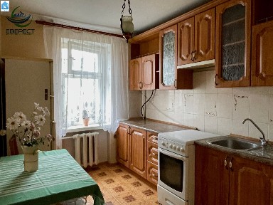 Продаж 3 імнатної квартири на Кравчука