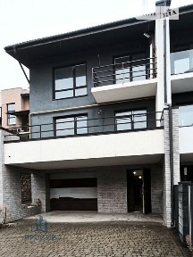 Продаж 3 поверхового таунхауса з ділянкою на 2 сотки, 156 кв. м, 4 кімнати, на вул. Сонячна • ID 35062121