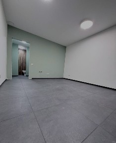Продам фасадное угловое помещение 23 кв. м. с ремонтом в Центре/район сквера Мечникова Проходное место Под любой вид деятельности