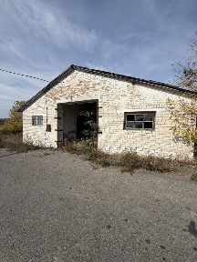 Продаж господарського комплексу із житловою прибудовою