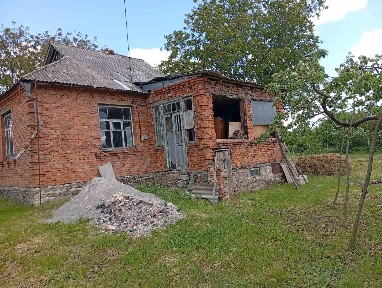 Продаж будинку. З ділянкою 10 соток.