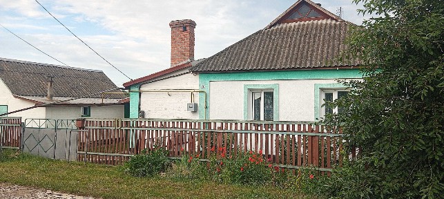Терміново в м. Христинівка продається велика газофікована хата повністю готова для проживання + подарунок