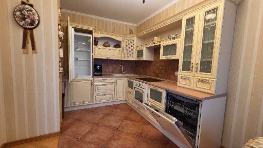 Перша здача! Велика трикімнатна квартира з парко місцем у центрі м. Вишгорода пл. Шевченка 3