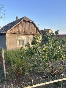 Земельна ділянка Двадцять одна сотка землі з будинком на березі лиману біля моря