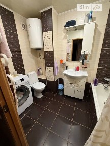 Продаж 3к квартири 67 кв. м на вул. Академіка Глушкова 10 • ID 35064775