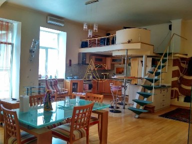 Оренда 3-кімнатної квартири 110 м², Рейтарська вул., 25
