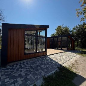 Дві тимчасові споруди - Дві можливості для бізнесу