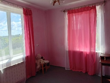 продам великий чудовий будинок та 60 сотиків землі