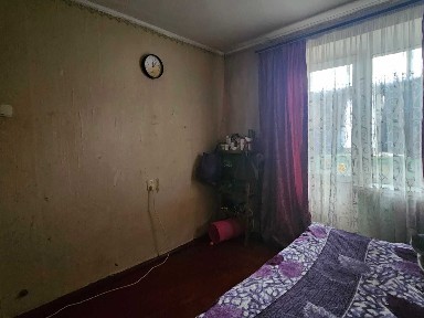 Продається малогабаритна квартира в Озерному