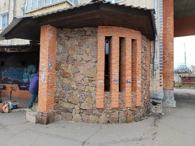 Продам комерційну нерухомість в центрі міста, колишній бар 