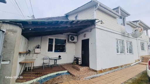 Долгосрочная аренда половині 2 єт. дома 70 кв. м. в с. Лютеж, ул. Приморская