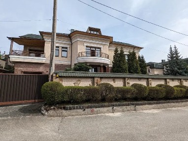 Оренда будинку 581 м², Либідська пл.