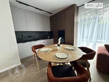 Продаж 2 поверхового таунхауса з ділянкою на 2 сотки, 86 кв. м, 3 кімнати, на вул. Незалежності • ID 35078187