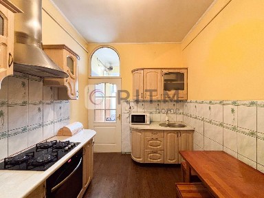 Продаж 3-кімн. квартири 74 м² на вул. Дорошенка з балконом