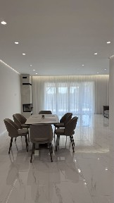 Продаж кутового таунхаусу.