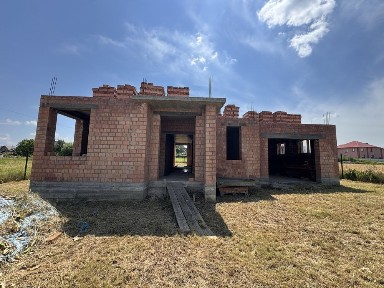 Продається будинок на етапі будування