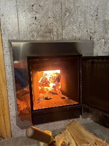 Баня знаходиться біля річки, баня на дровах, про все інше домовимся по телефону