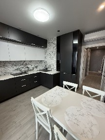 Сахарова/Заболотного, 2 комнатная в новом доме, балкон, охрана