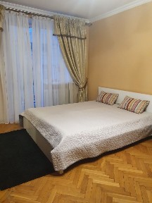 Луцьк. Оренда подобово. Центральна площа.