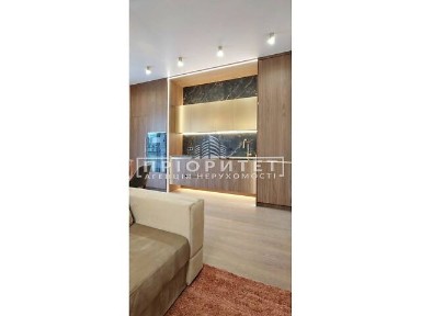 Продаж 1к квартири 42 кв. м на вул. Краснова • ID 35082188
