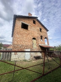 Продаж: незавершене будівництво + 20 соток земли (с. Попелі, поруч з Бориславом)