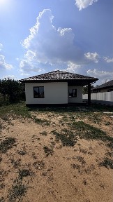 Продаж будинку з великою земельною ділянкою у місті