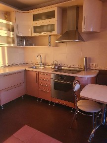 Простора та дуже затишна 2к. квартира. Генератор на опалення та хол. воду в будинку!