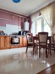 3-кімнатна квартира 87 м² у центрі Чернігова, ремонт, меблі та техніка