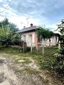 Продаж частини будинку Подільський рн, поряд річка, під ремонт.