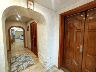Продається будинок 80м² та двоповерховий гостьовий будинок. Гараж на 2 авто. р-н 3 ставу 6 соток.