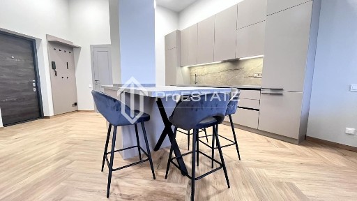Продам 2к квартиру-пентхауз з новим дизайнерським ремонтом