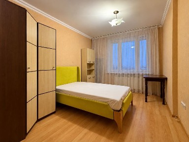 Оренда 3-кім. квартири 85 м², Здолбунівська 9Б, при відключеннях працює: ліфт, водопостачання та опалення. Рівер молл, Позняки, Осокорки