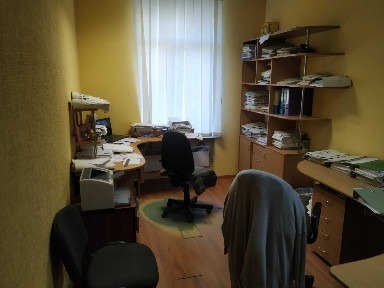 Оренда фасадного приміщення 100 кв. м. Паркінг, меблі, ремонт
