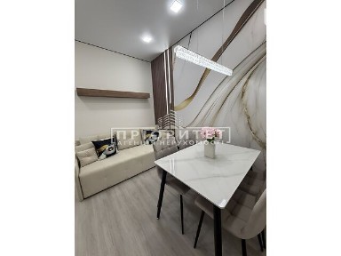 Продаж 2к квартири 42 кв. м на вул. Краснова • ID 35091766