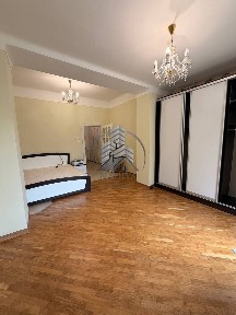 Оренда частини 3 к будинку з власним подвірʼям та гаражем по вул Черешнева (центр)