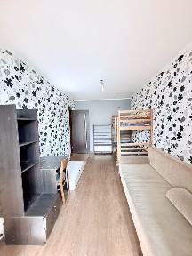 Продам двокімнатну квартиру покращеного планування.