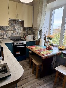 Продам 2 кімнатну в центрі